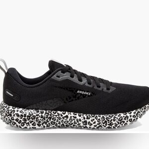 Brooks Revel 4 cheetah print! Size 10.5 women’s